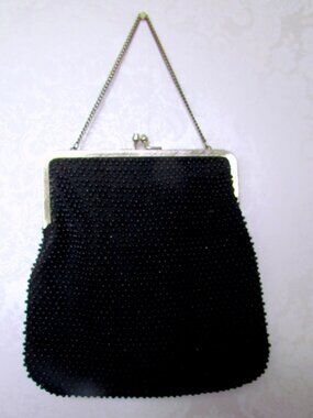 BLACK BEADED VINTAGE PURSE, 1950s -60s HANDLED BAG, CLICK SHUT, CHAIN HANDLE